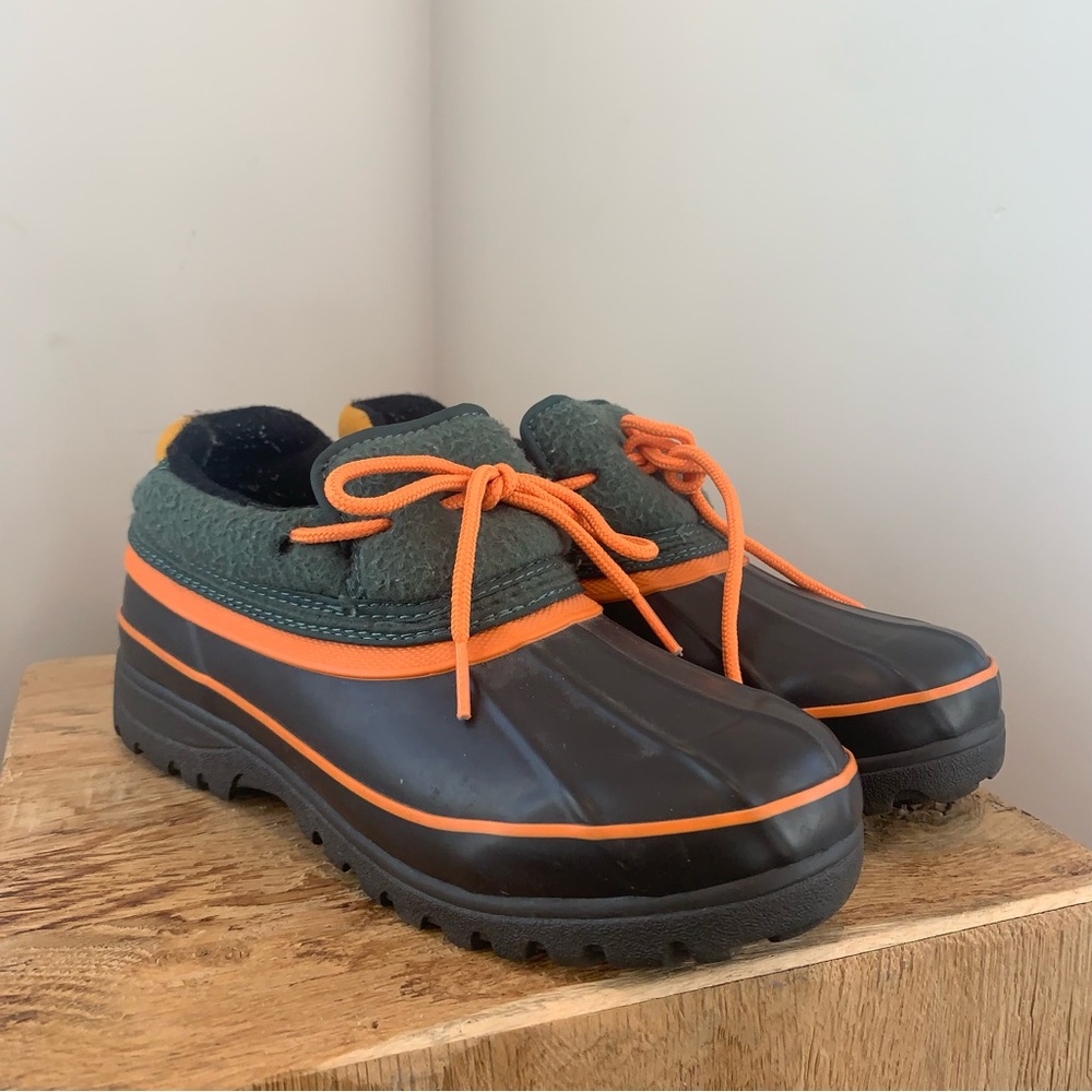 Anne Klein Sport Rubber Duck Low Cut Boot. Size 8.